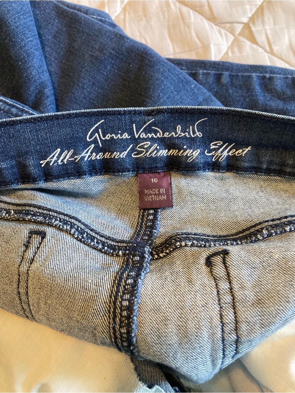 Gloria Vanderbilt Relaxed Capris Dark Blue Slimming Denim Jeans Womens Size 16 - Picture 3 of 15